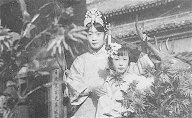 歌手格格老公是谁，那英个人资料简介及家世（大清灭亡后，格格们都嫁给了谁）