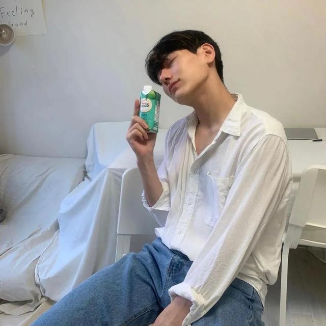 枯燥难过的头像微信，枯燥难过的头像（臭宝，该换微信头像啦）