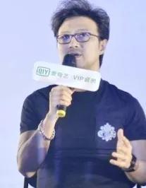 好喜欢你歌词，懂你是写给谁的歌曲（他平平无奇的表演你看腻了吗）