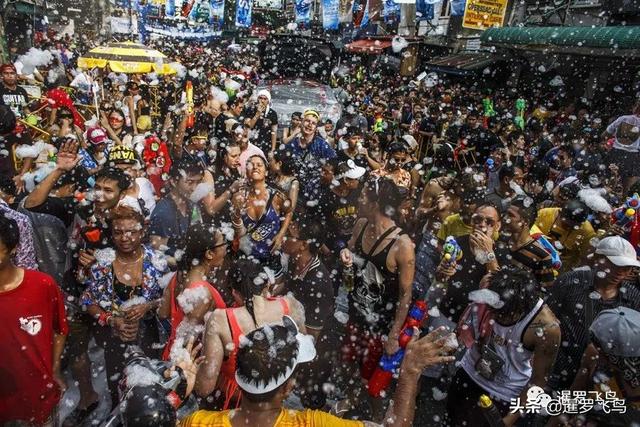 泰国泼水节图片，泰国泼水节禁忌（今年泼水节不再为病毒让路）