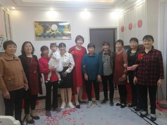 恭贺新婚祝词，婚礼祝福词四字（欢乐开怀；一路耕耘）