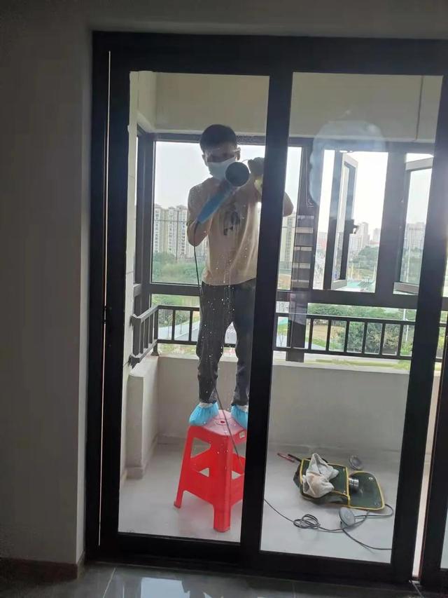 玻璃花了怎么修复，玻璃刮花怎么修复（完美修复、专业技术、优质服务）