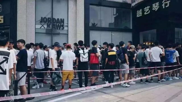 特步为什么穿的人少了，现在穿特步会很LOW吗（比肩耐克阿迪的跑鞋）