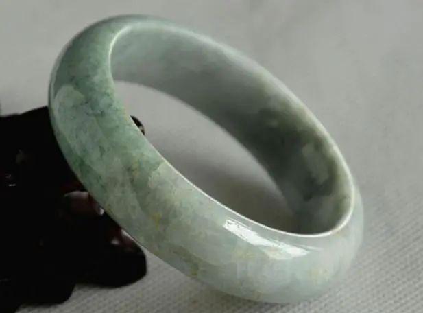 翡翠种水等级划分价格，翡翠等级划分及价格（1万和1000万的翡翠手镯）