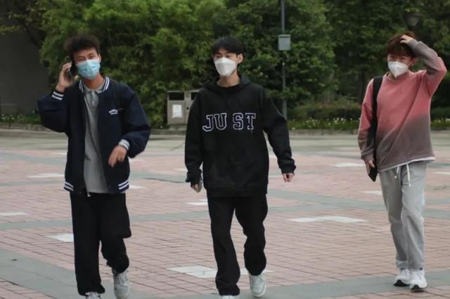 四川信息技术学院，2022年四川信息职业技术学院有哪些院系和专业（四川省高职院校入学当天美照曝光）