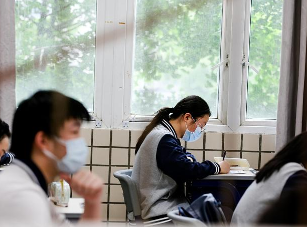 初中作息时间表，初中公办学校作息时间表（河南家长晒初中作息表）
