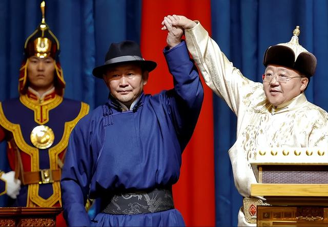 外交部回应收复蒙古，外蒙古还能收复回来吗？俄罗斯占领的几百万平方公里的土地政府有打算让其回归吗？何时才能收复中国所有被（蒙古国迈出重要一步）