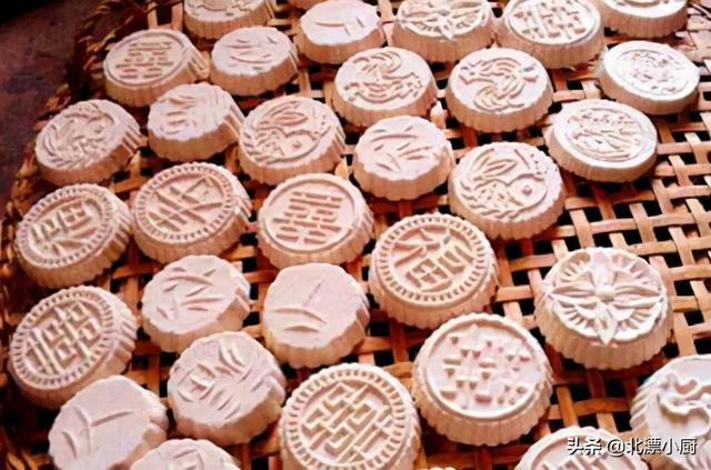 小年吃什么，腊月二十三或二十四小年吃什么（吃8样传统美食）