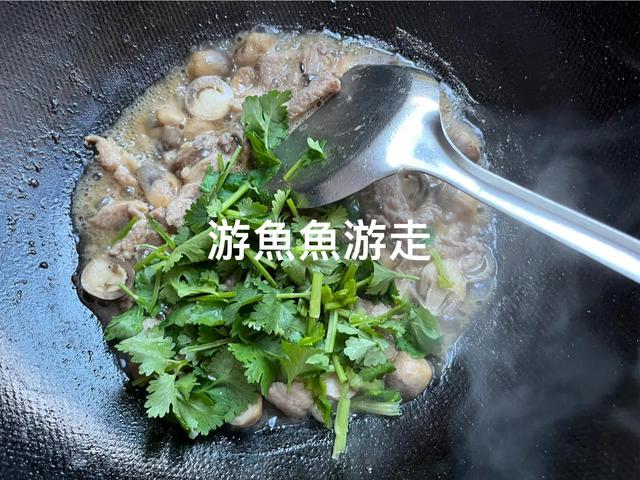 草菇炒肉片的家常做法，草菇炒肉怎么做（）