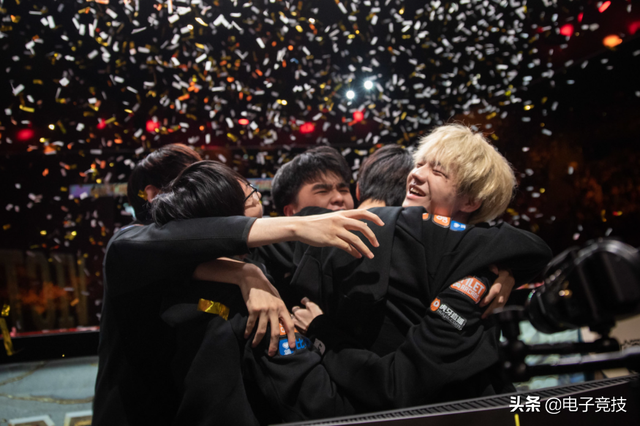 类似于乐可的小说，有没有类似乐可的耽美小说（关于影响俱乐部运营的因素）