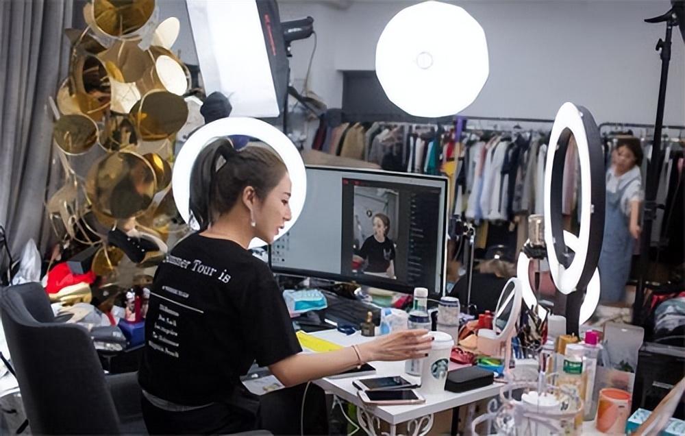 直播间设计怎么做(直播间的灯光设计的5个布置解析)