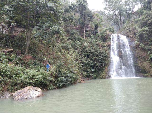山涧溪水诗词佳句，描写山涧流水的优美句子（山涧小溪——一种惬意的生活）