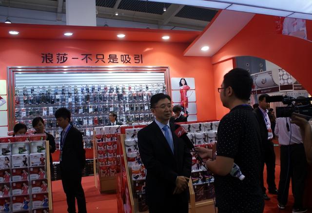 义乌大山里的富人村，翁荣金靠卖袜子成为义乌知名富豪