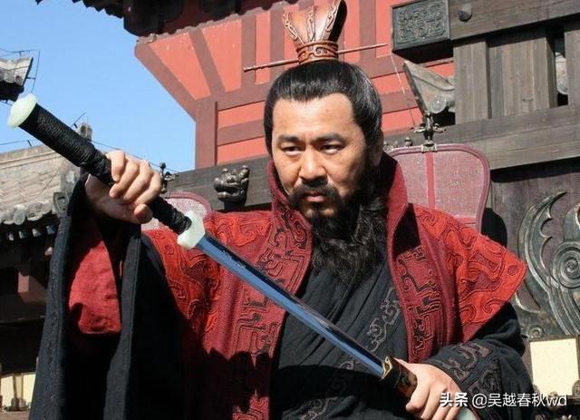 新三国曹操败走华容道在哪一集，新三国曹操败走华容道是哪一集（被诸葛亮烧痛的曹操深有感慨）