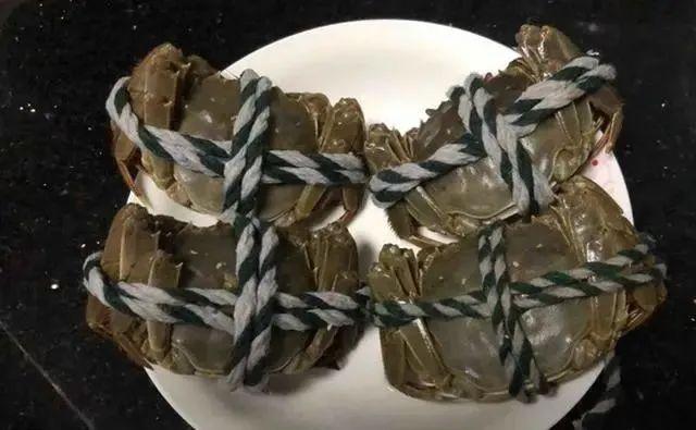 大螃蟹怎么做好吃又简单的做法，大螃蟹怎么做好吃又简单的做法四川的（简单三步上一盘）
