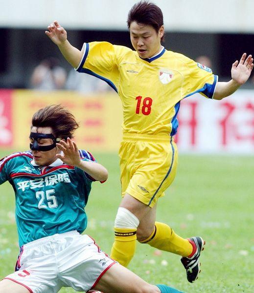 姚夏,1974年出生于重庆,身高172cm,先后效力于四川全兴,青岛中能,成都