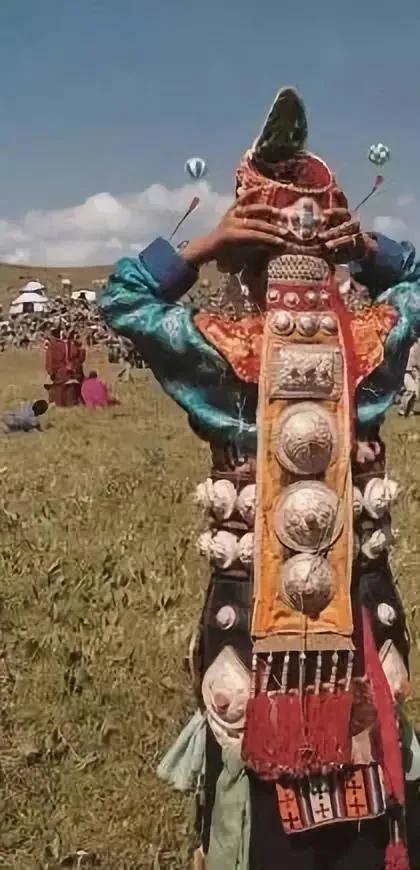 东乡族有什么风俗习惯，东乡族生活风俗（裕固族、东乡族、保安族等少数民族精美服饰文化）