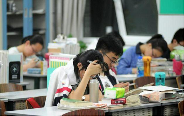 现在还可以复读高三吗，2021现在高三学生还能复读吗（高中禁止复读或成定局）