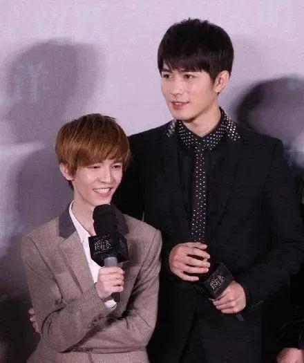 郭敬明陈学冬恋情，郭敬明为什么喜欢陈学冬（33岁陈学冬遭遇严重车祸）