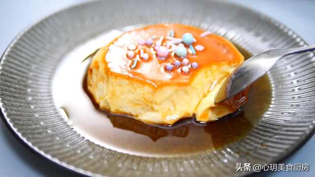 如何制作牛奶鸡蛋布丁，制作牛奶鸡蛋布丁的原理（教你在家自制焦糖布丁）