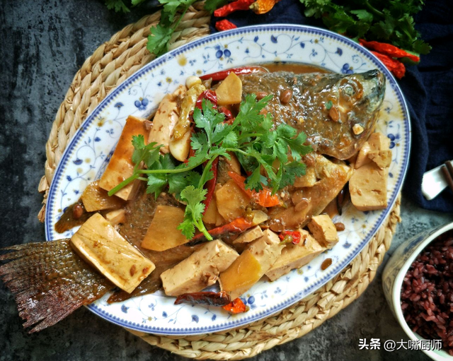 炖鲈鱼的做法最正宗的做法，不要只放葱姜蒜