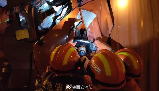 沪陕高速连环追尾，沪陕高速6车追尾交通事故（沪陕高速尚村隧道发生车祸）