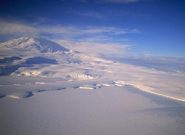 南极洲有人居住吗，南极洲有哪些国家（偌大的南极大陆为何不是任何国家的领土）