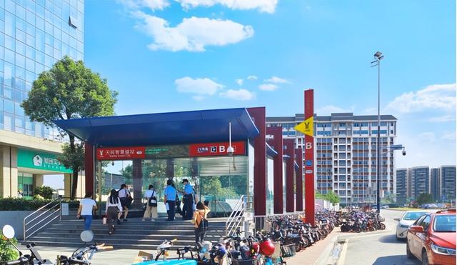 私立华联学院地址在哪里几个校区，哪个城市哪个区（广州这学院专科进，本科出）