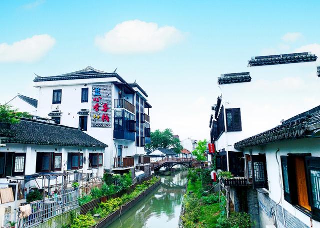 有海的地方哪个比较适合旅游，适合旅游的海边城市（带你领略上海的“海”）