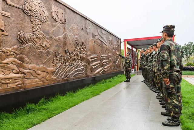 送新兵祝福语简短，家人送新兵祝福语简短（这份临别赠礼有点“硬”）