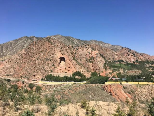 七八月份最适合旅游的地方，7-8月最适合旅游的地方（探索天地间的五光十色）