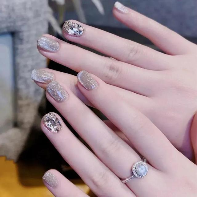 自然的猫眼美甲，超闪的猫眼美甲，美爆了！