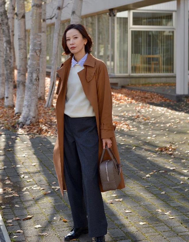 秋天女生穿什么衣服合适呢，秋天女人穿啥衣服合适（衣服“在精不在多”）
