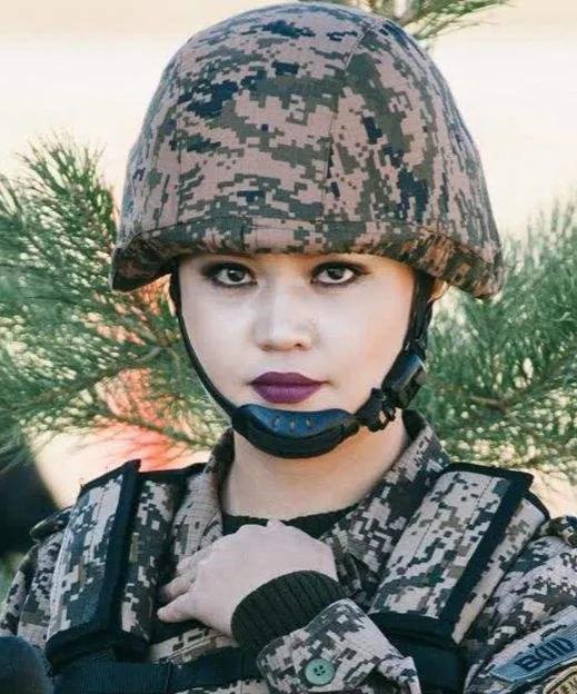 蒙古国300万人口,总兵力20万左右,其中女兵有10000人左右.