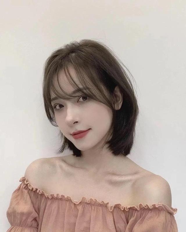 小脸型适合什么样的发型图片，女人头小脸小适合什么发型（全网抖音推荐不会翻车的三款短发发型谁剪谁好看）