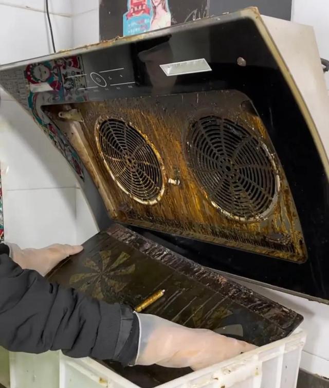 各种油烟机的拆洗图解，怎么拆解抽油烟机（1毛钱在家清洗抽油烟机）