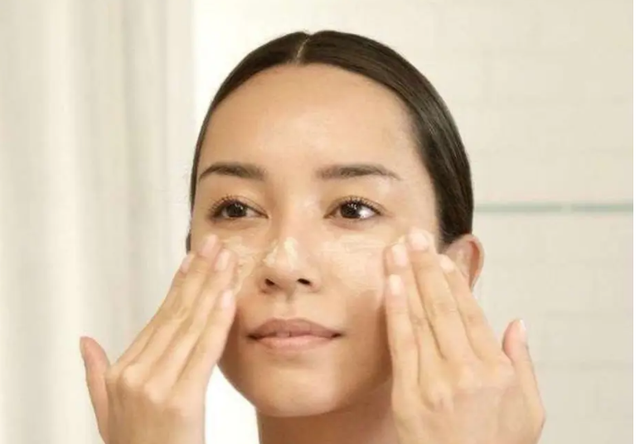 脸上长豆豆怎么办，皮肤有6种表现时（脸上长豆豆怎么办图片）