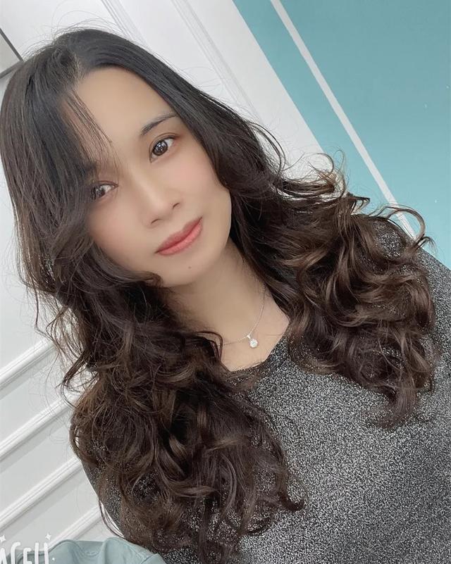 栗棕色适合什么年龄染，栗棕色头发（适合五六十岁女人的烫发）