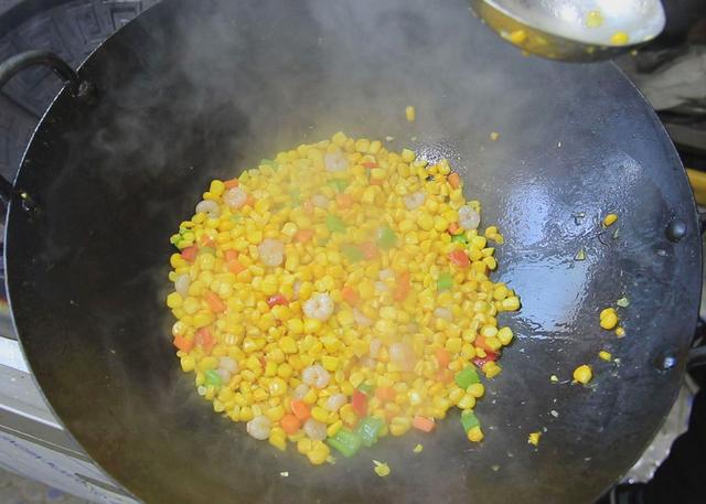 紫薯包和奶黄包的热量，紫薯豆包热量（掉秤“最快”的主食排行榜）