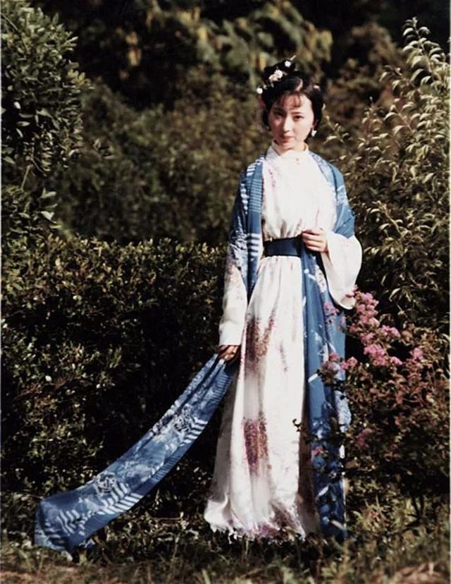 花谢花开花满天，雷龙鱼吃什么饲料（《红楼梦》里黛玉写的诗）