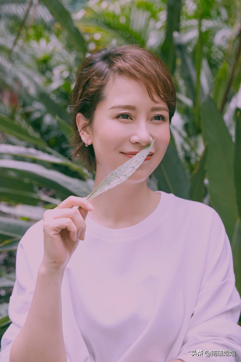 减龄中短卷发30款，建议4、50岁的女人