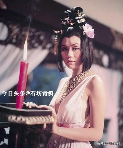 首届沙滩小姐从电影转战电视成金牌司仪，患抑郁症淡出娱乐圈
