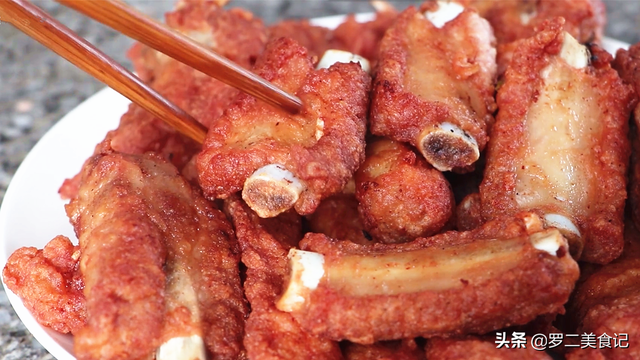 油炸排骨怎样才能外酥里嫩，排骨怎么炸外酥里嫩（排骨这样做确实好吃）