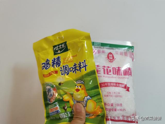 鸡精和味精有什么区别，鸡精与味精的区别,哪个对身体好（“鸡精”和“味精”有啥区别）