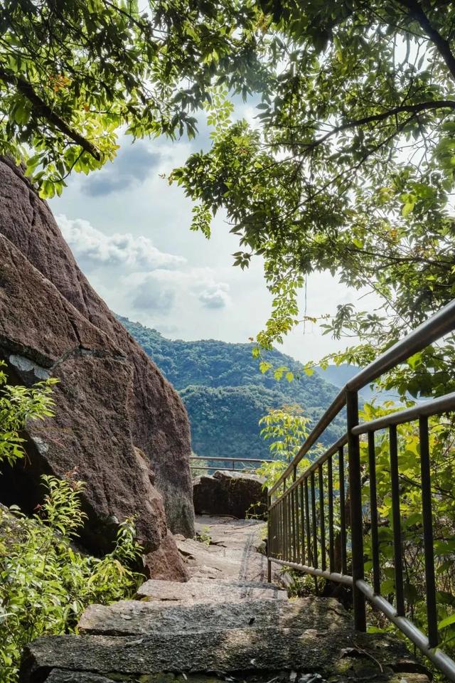 深圳旅游景点大全介绍，深圳的旅游景点有哪些地方（来深圳这10个地方玩吧）