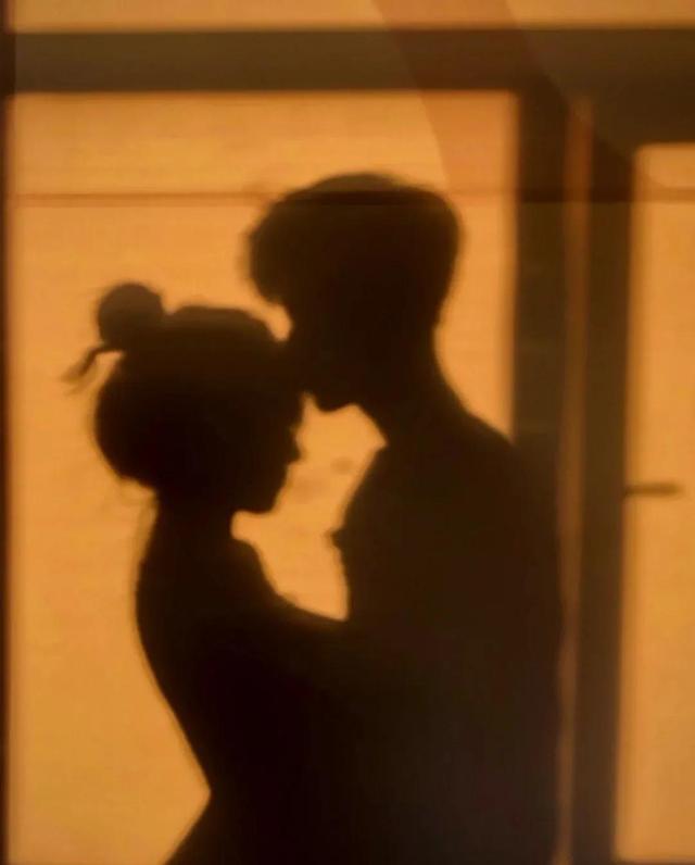 男友的生日留言句子，男友的生日留言句子简短（男朋友生日，又甜又撩人的文案）