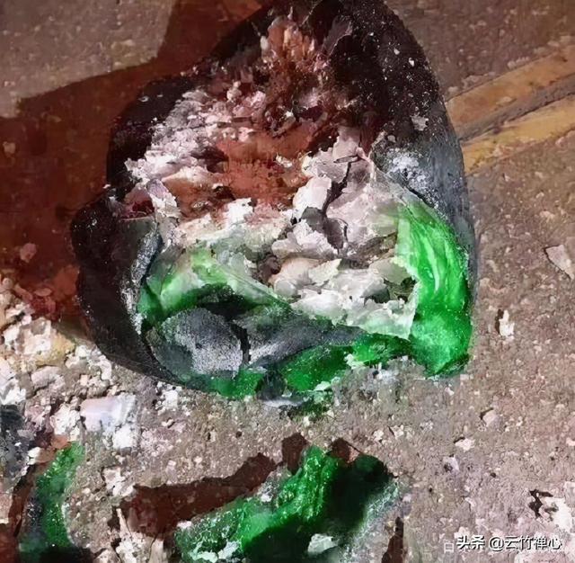 翡翠原石作假，那些“造假”很逼真的翡翠原石