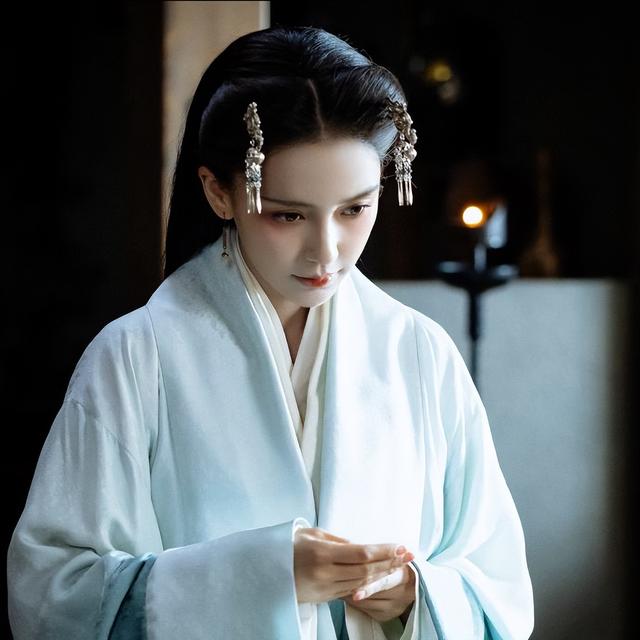 古代女子发型种类多样，她们用什么固定（汉末三国的女子发型是“日本风”）