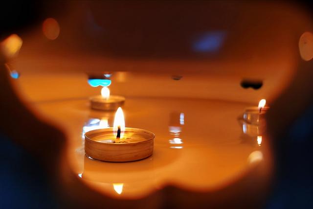 carefully的解释及carefully的例句，careful和carefully用法例句（careful）