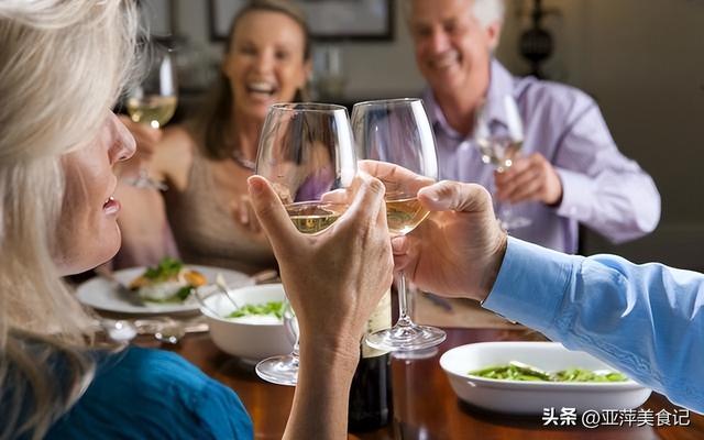 女人应酬场合说话技巧，女士应酬喝酒说话技巧（怎么说话才能显得自己情商高）